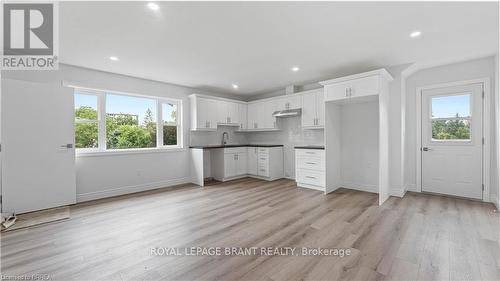 A - 24 Balfour Street, Brantford, ON - Indoor Photo Showing Kitchen