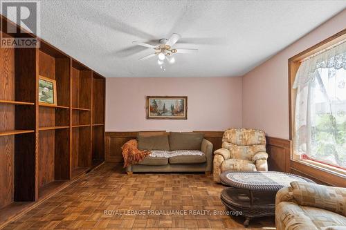 2085 Enright Road, Tyendinaga, ON - Indoor Photo Showing Living Room