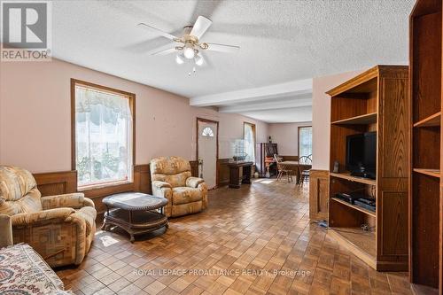 2085 Enright Road, Tyendinaga, ON - Indoor Photo Showing Living Room