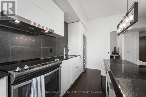 2303 - 101 Charles Street E, Toronto (Church-Yonge Corridor), ON - Indoor Photo Showing Kitchen With Upgraded Kitchen