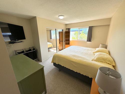 306 - 40 Ridgemont Avenue, Fernie, BC - Indoor Photo Showing Bedroom