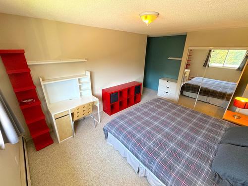 306 - 40 Ridgemont Avenue, Fernie, BC - Indoor Photo Showing Bedroom