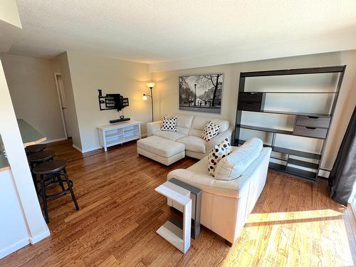 306 - 40 Ridgemont Avenue, Fernie, BC - Indoor Photo Showing Living Room