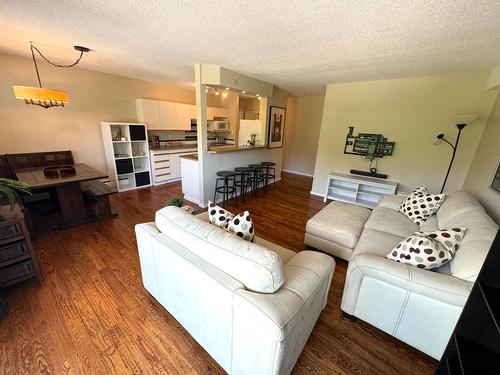 306 - 40 Ridgemont Avenue, Fernie, BC - Indoor Photo Showing Living Room