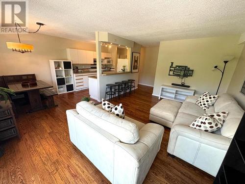 40 Ridgemont Avenue Unit# 306, Fernie, BC - Indoor Photo Showing Living Room