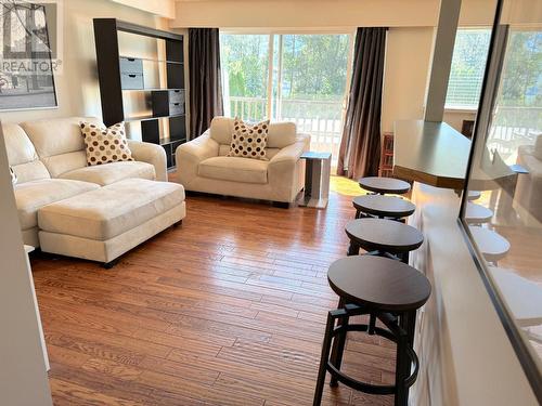 40 Ridgemont Avenue Unit# 306, Fernie, BC - Indoor Photo Showing Living Room