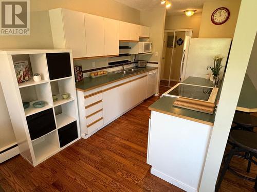 40 Ridgemont Avenue Unit# 306, Fernie, BC - Indoor Photo Showing Kitchen With Double Sink