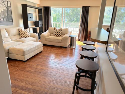 306 - 40 Ridgemont Avenue, Fernie, BC - Indoor Photo Showing Living Room