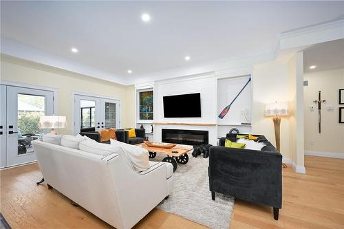 50 Bluenose Drive, Port Dover, ON - Indoor Photo Showing Living Room With Fireplace