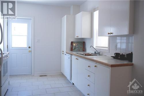 240 Cumberland Street, Ottawa, ON - Indoor Photo Showing Kitchen With Double Sink