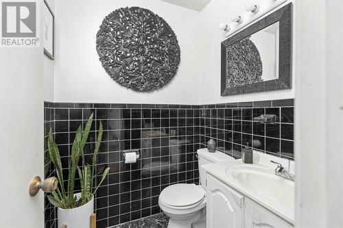 811 Pine St, Sault Ste. Marie, ON - Indoor Photo Showing Bathroom