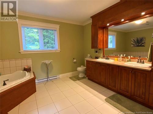 1454 2E Sault Road, Saint-Joseph-De-Madawaska, NB - Indoor Photo Showing Bathroom