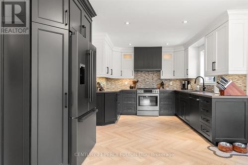 10 Kenwell Crescent, Barrie (Holly), ON - Indoor Photo Showing Kitchen With Upgraded Kitchen