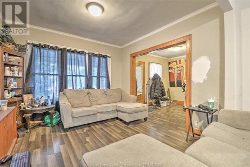 1170 Windermere Road, Windsor, ON - Indoor Photo Showing Living Room