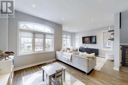 20 Globemaster Lane, Richmond Hill (Oak Ridges), ON - Indoor Photo Showing Living Room