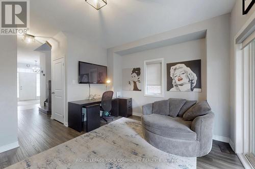 20 Globemaster Lane, Richmond Hill (Oak Ridges), ON - Indoor Photo Showing Living Room