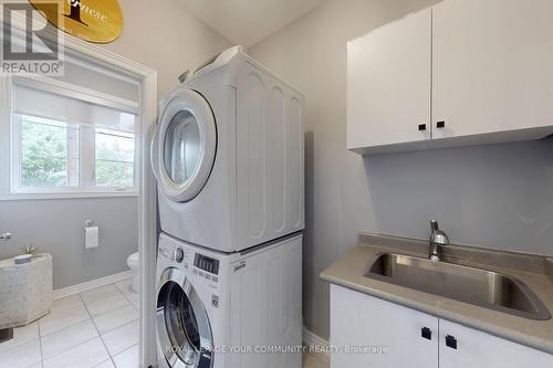 20 Globemaster Lane, Richmond Hill (Oak Ridges), ON - Indoor Photo Showing Laundry Room