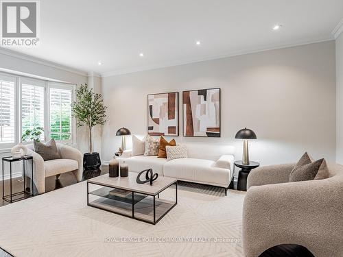 178 Corner Ridge Road, Aurora (Aurora Highlands), ON - Indoor Photo Showing Living Room