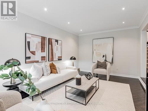 178 Corner Ridge Road, Aurora (Aurora Highlands), ON - Indoor Photo Showing Living Room