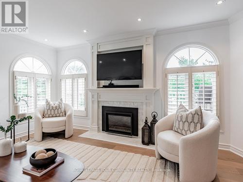 178 Corner Ridge Road, Aurora (Aurora Highlands), ON - Indoor Photo Showing Living Room With Fireplace