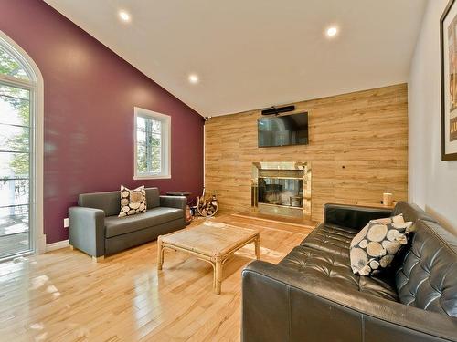 Salon - 68 Rue Des Outardes, Eastman, QC - Indoor Photo Showing Living Room With Fireplace