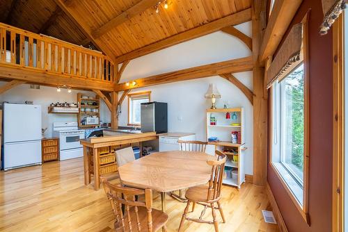 12 William Craven Close, Lac Du Bonnet Rm, MB - Indoor Photo Showing Dining Room