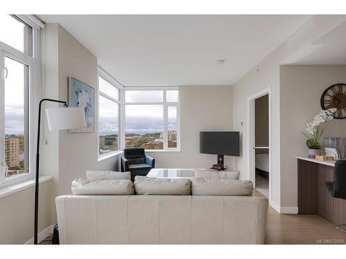 1504-728 Yates St, Victoria, BC - Indoor Photo Showing Living Room