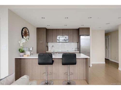 1504-728 Yates St, Victoria, BC - Indoor Photo Showing Kitchen