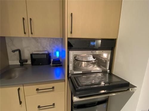 418-596 Marine Dr, Ucluelet, BC - Indoor Photo Showing Kitchen