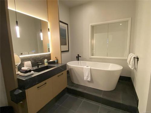 418-596 Marine Dr, Ucluelet, BC - Indoor Photo Showing Bathroom