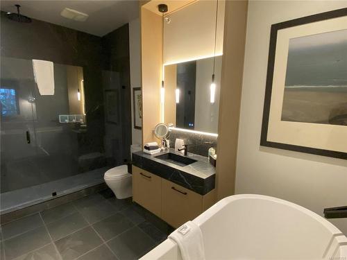 418-596 Marine Dr, Ucluelet, BC - Indoor Photo Showing Bathroom