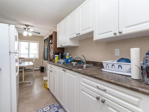 402-218 Bayview Ave, Ladysmith, BC - Indoor Photo Showing Kitchen With Double Sink