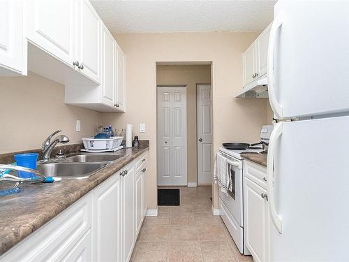 402-218 Bayview Ave, Ladysmith, BC - Indoor Photo Showing Kitchen With Double Sink