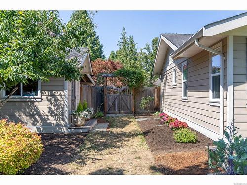 444 Namqua Rd, Qualicum Beach, BC 