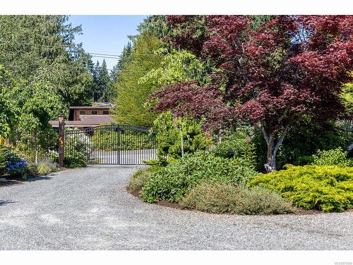 444 Namqua Rd, Qualicum Beach, BC 