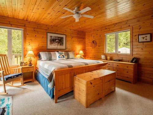 4 Lily Pad Bay, District Of Kenora, ON - Indoor Photo Showing Bedroom