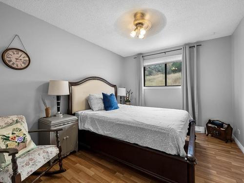 871 Mcqueen Drive, Kamloops, BC - Indoor Photo Showing Bedroom