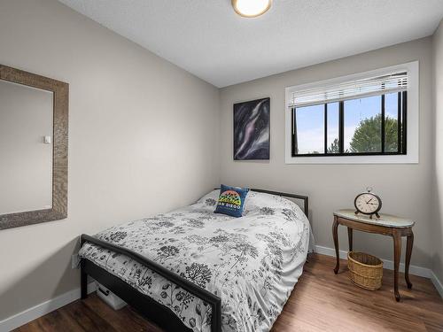 871 Mcqueen Drive, Kamloops, BC - Indoor Photo Showing Bedroom