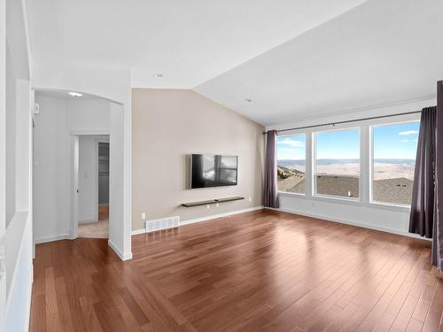 2542 Bentall Drive, Kamloops, BC - Indoor Photo Showing Living Room