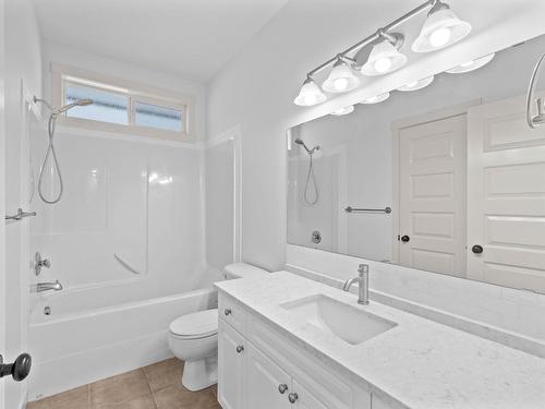 2542 Bentall Drive, Kamloops, BC - Indoor Photo Showing Bathroom