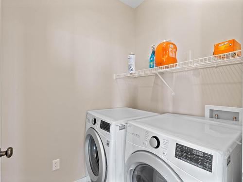 2542 Bentall Drive, Kamloops, BC - Indoor Photo Showing Laundry Room