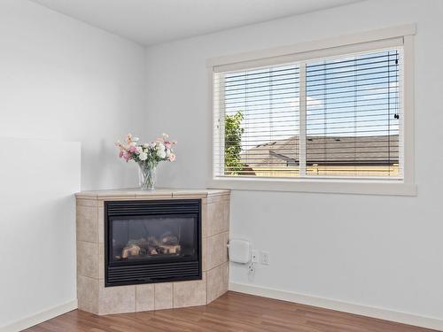 2542 Bentall Drive, Kamloops, BC - Indoor Photo Showing Living Room With Fireplace