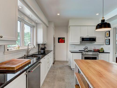 Kitchen - 470 Av. De Dulwich, Saint-Lambert, QC - Indoor Photo Showing Kitchen With Upgraded Kitchen