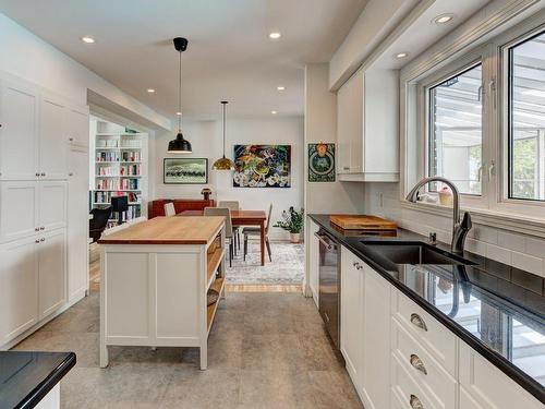 Kitchen - 470 Av. De Dulwich, Saint-Lambert, QC - Indoor Photo Showing Kitchen With Upgraded Kitchen