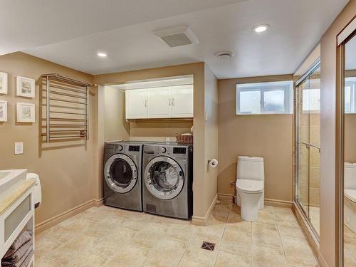 Bathroom - 470 Av. De Dulwich, Saint-Lambert, QC - Indoor Photo Showing Laundry Room