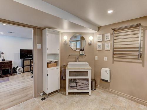 Bathroom - 470 Av. De Dulwich, Saint-Lambert, QC - Indoor Photo Showing Other Room