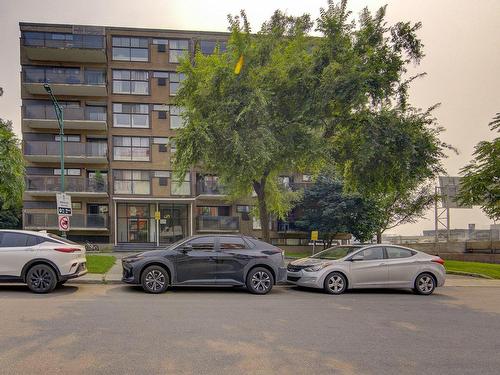 Exterior entrance - 410-2450 Ch. Athlone, Mont-Royal, QC -  With Facade