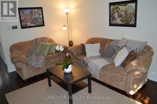 238 Homestead Crescent, London, ON - Indoor Photo Showing Living Room