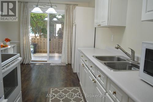 238 Homestead Crescent, London, ON - Indoor Photo Showing Kitchen With Double Sink