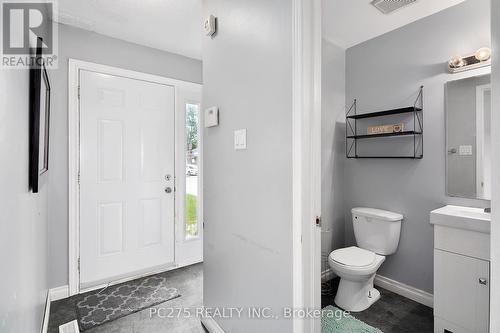 80 - 141 Condor Court, London, ON - Indoor Photo Showing Bathroom